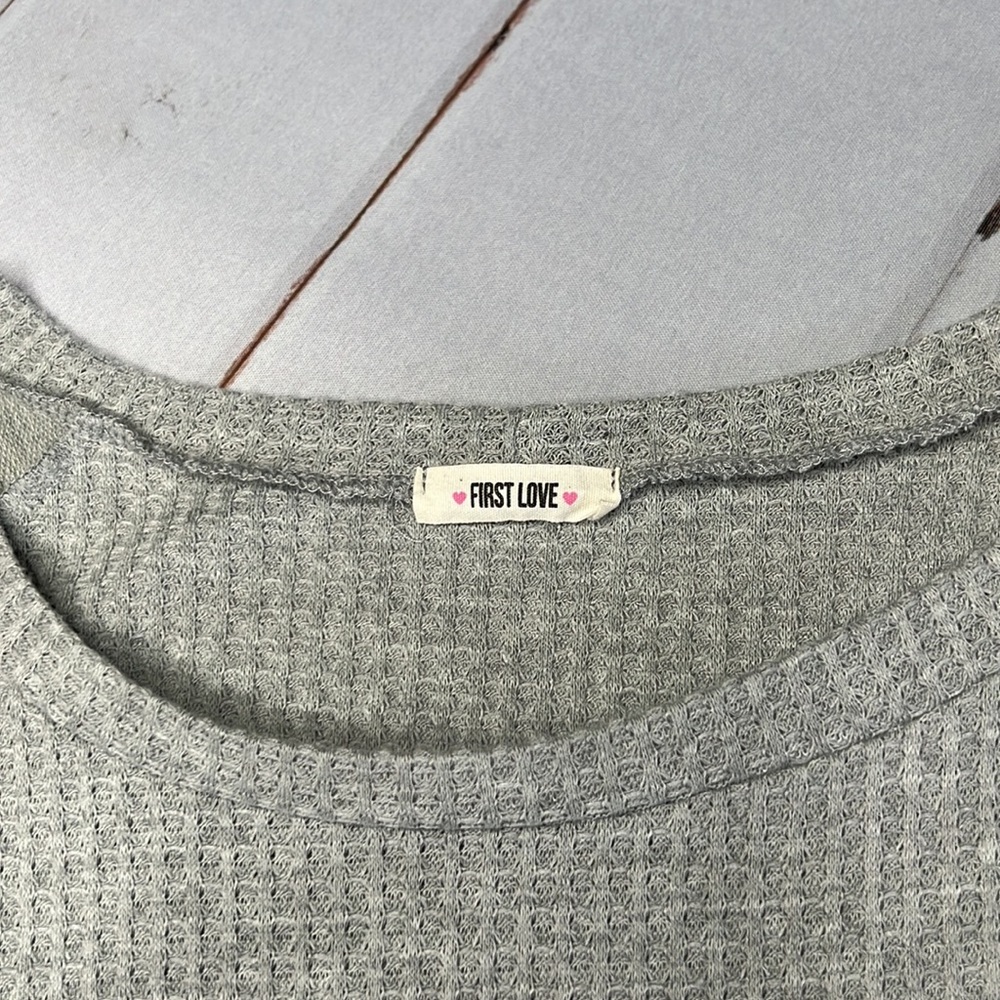 First Love - Camo Sleeve Waffle Knit Grey Top - Size Medium - Picture 5 of 6